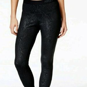 Nike Pro snakeskin legging! Size M